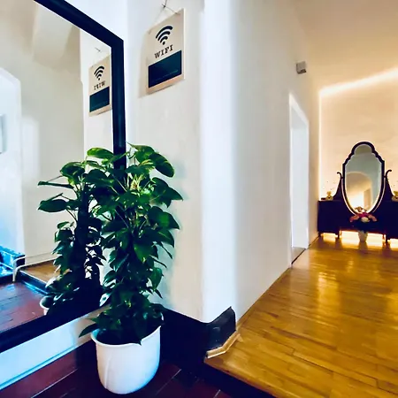 Serenity With Castle & River Views 住宿加早餐酒店